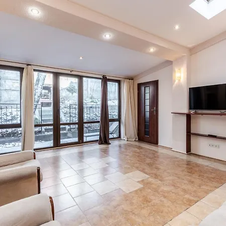 Appartement Mangal And Terrace In Center